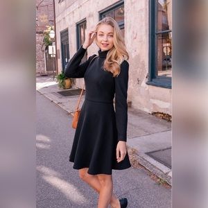 GAL MEETS GLAM HARLOW